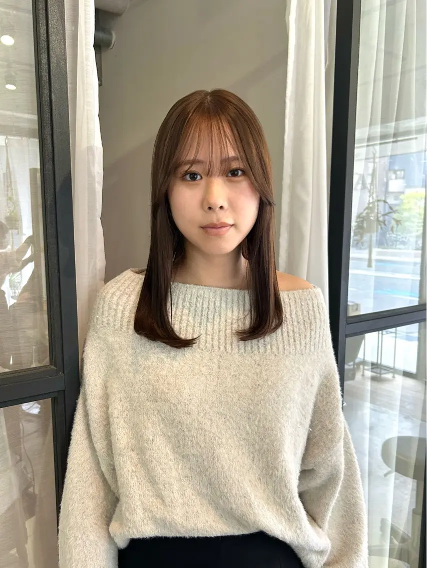 セミロング カラー カット ヘアカラー FERIA 池田 比嘉あゆ美のヘアスタイル