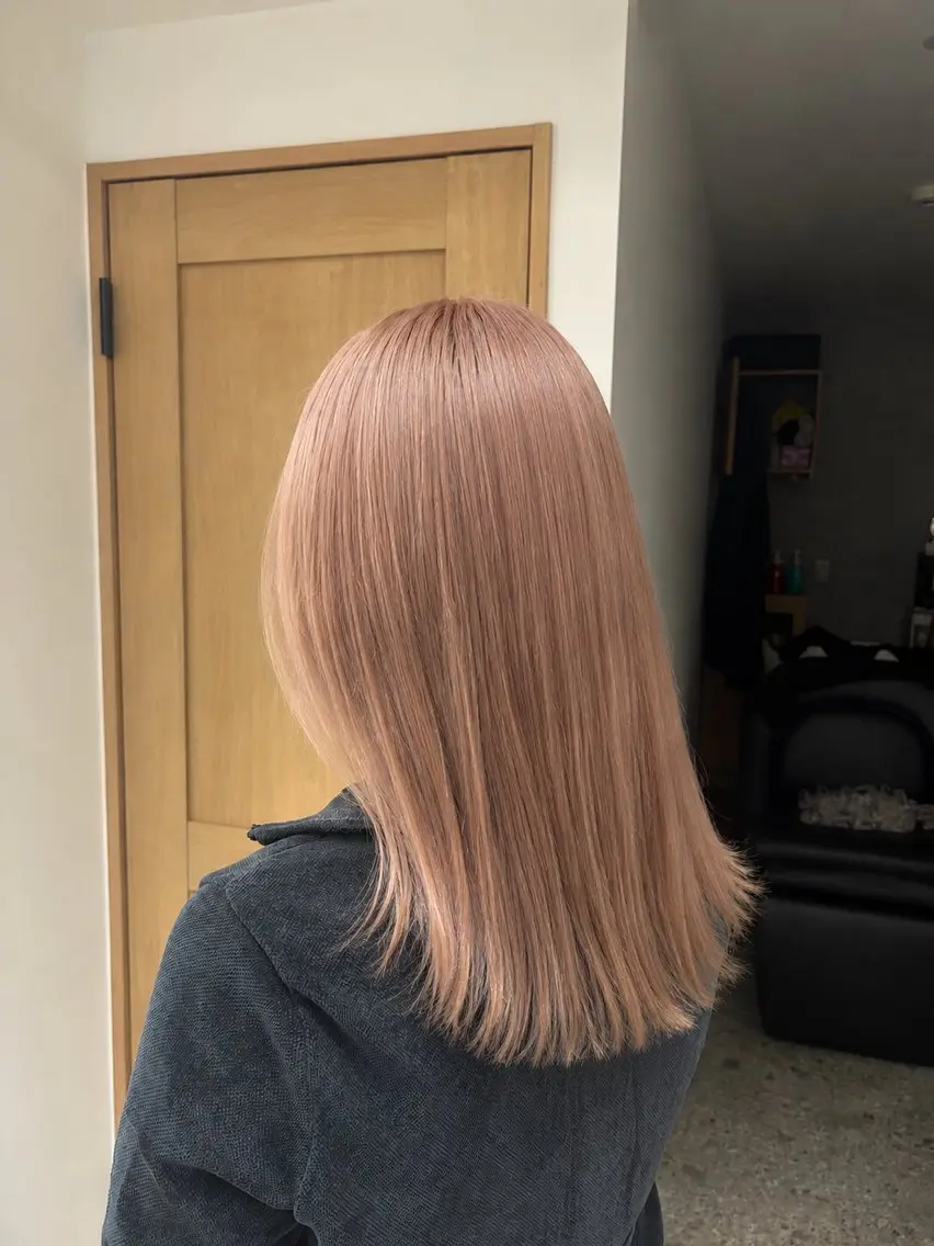 ショート カラー BLEACH YURINA⭐️のヘアスタイル