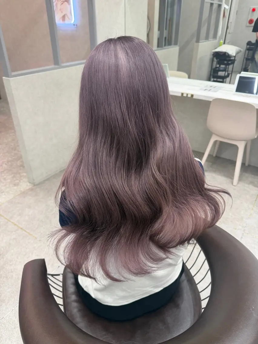 ロング カラー ブリーチ 透明感カラー ヘアカラー みのりハイトーン デザインカラーのヘアスタイル