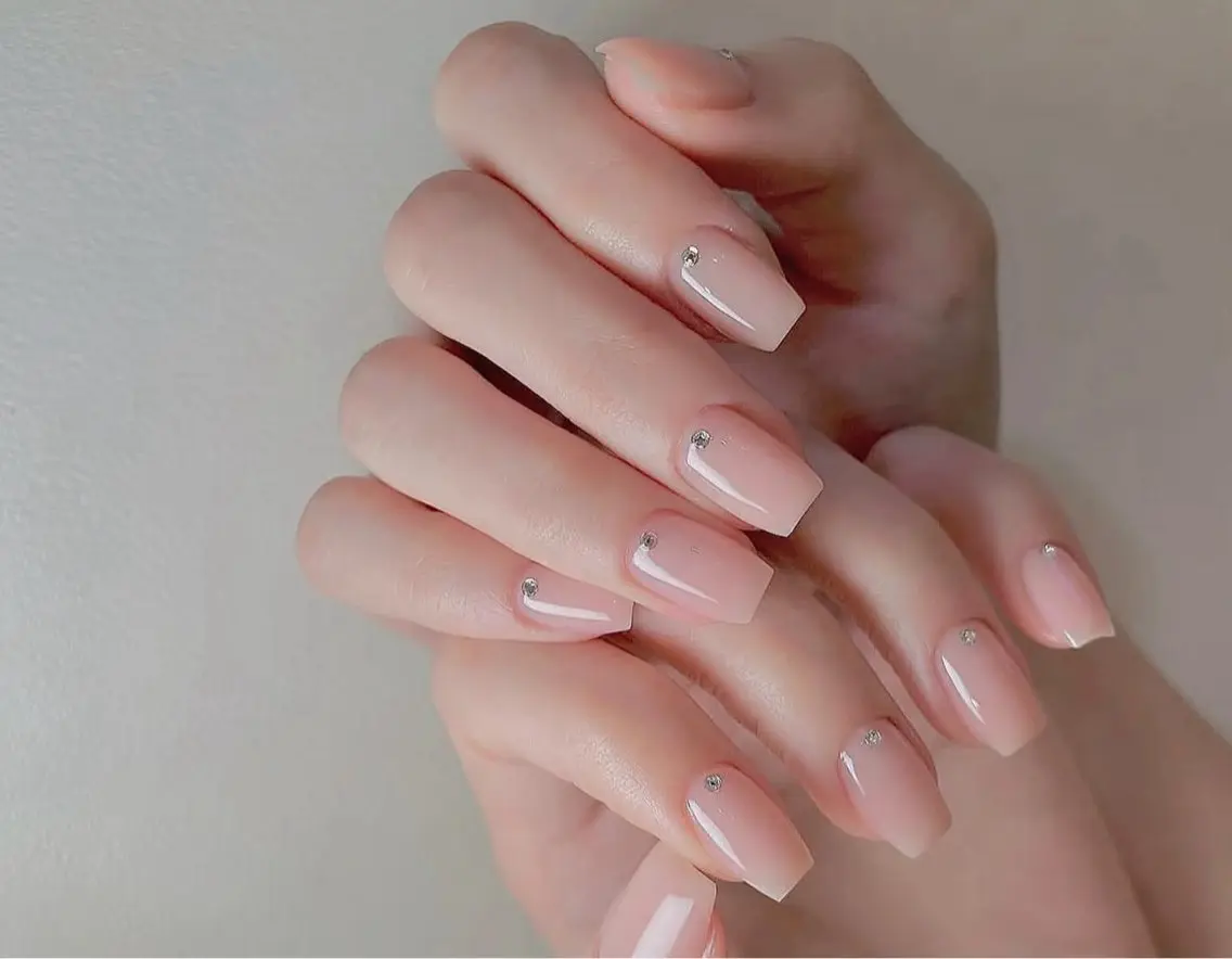 💋🥰初回ソフトジェル付け替えオフ無料自爪ハンドワンカラーorラメ+ストーン 10個¥4990の写真