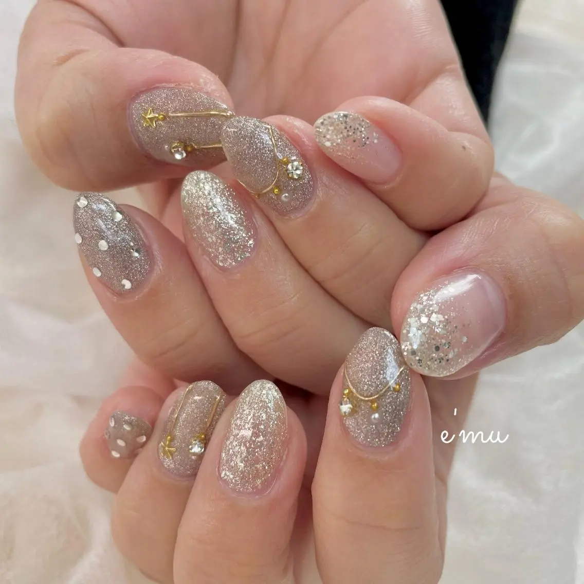 ネイル キラキラネイル 冬ネイル nail salon e'mu💐のネイルデザイン