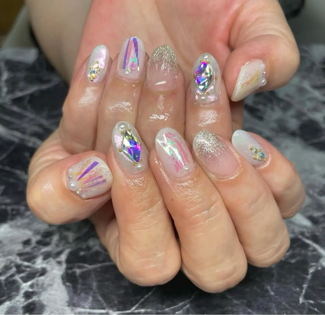 ネイル オーロラネイル 夏ネイル ハンドネイル ネイルサロン A-nailのネイルデザイン