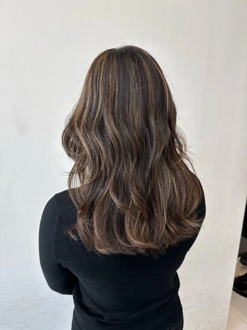 ロング カラー ブリーチ ハイライトカラー ハイライト カット ヘアカラー トリートメント ブリーチカラー 安田海音のヘアスタイル