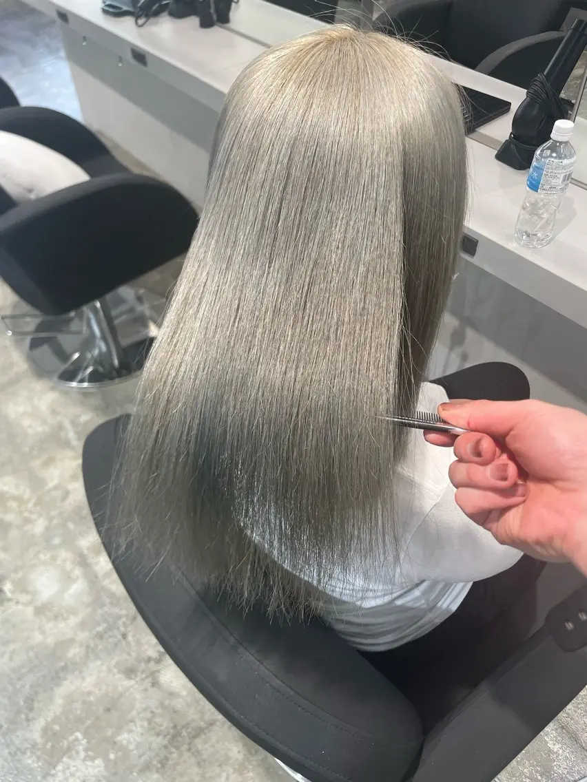 似合わせカット✂︎＋トリプルカラー(ブリーチ2回＋フルカラー)🌈＋ダメージ補修トリートメント🫧の写真