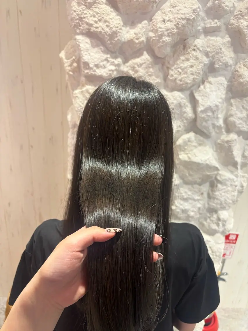 ロング カラー ダークグレー ダークグレージュ グレージュ ヘアカラー Agu.hair / ミナミのヘアスタイル