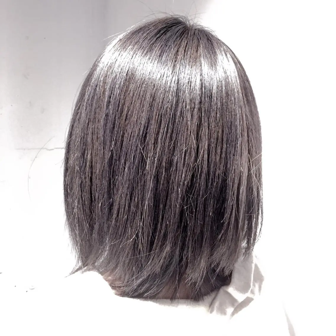 ミディアム カラー ブリーチ 透明感カラー グレージュ イルミナカラー シルバー ヘアカラー トミタ アツシのヘアスタイル