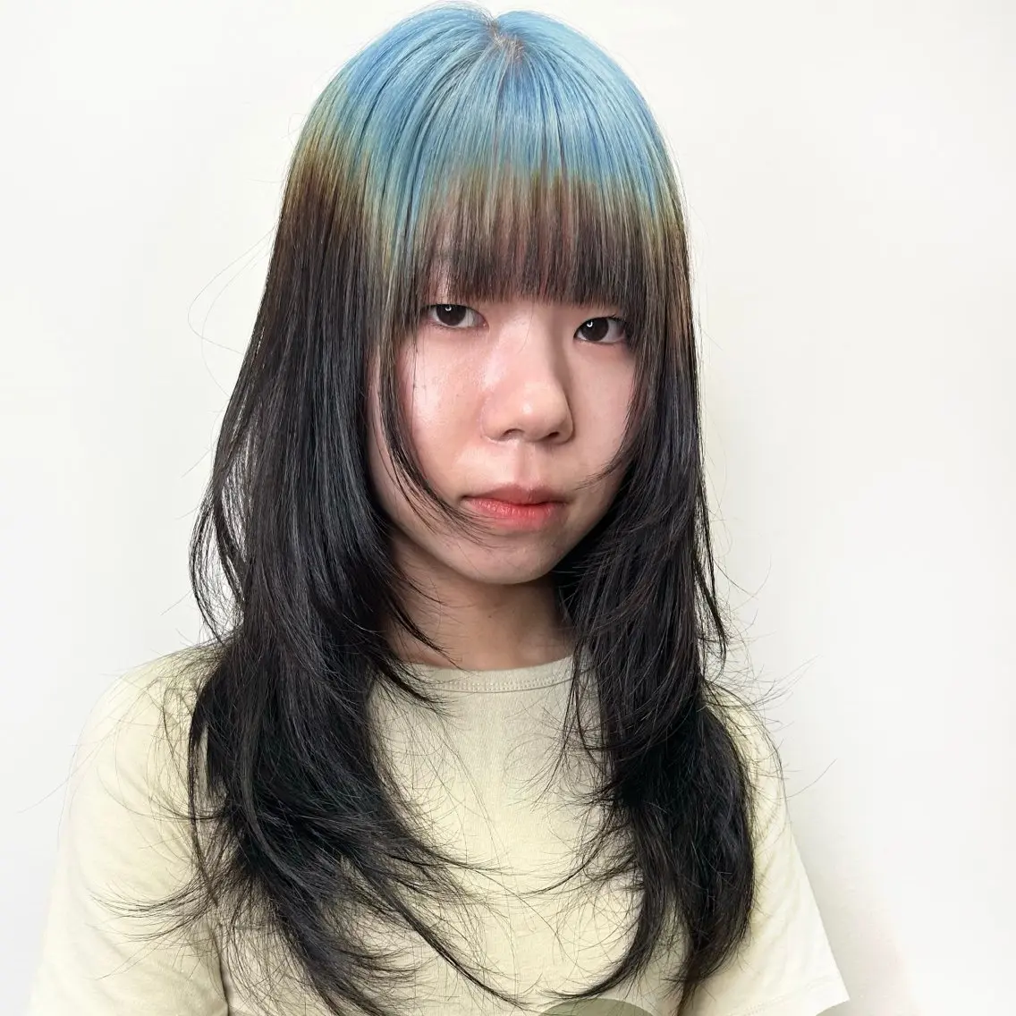 セミロング カラー ヘアアレンジ ブルーカラー デザインカラー 韓国風ヘア レイヤーカット ワンホンレイヤー カット ヘアカラー トリートメント レイヤーカット×髪質 改善🇰🇷シオリのヘアスタイル