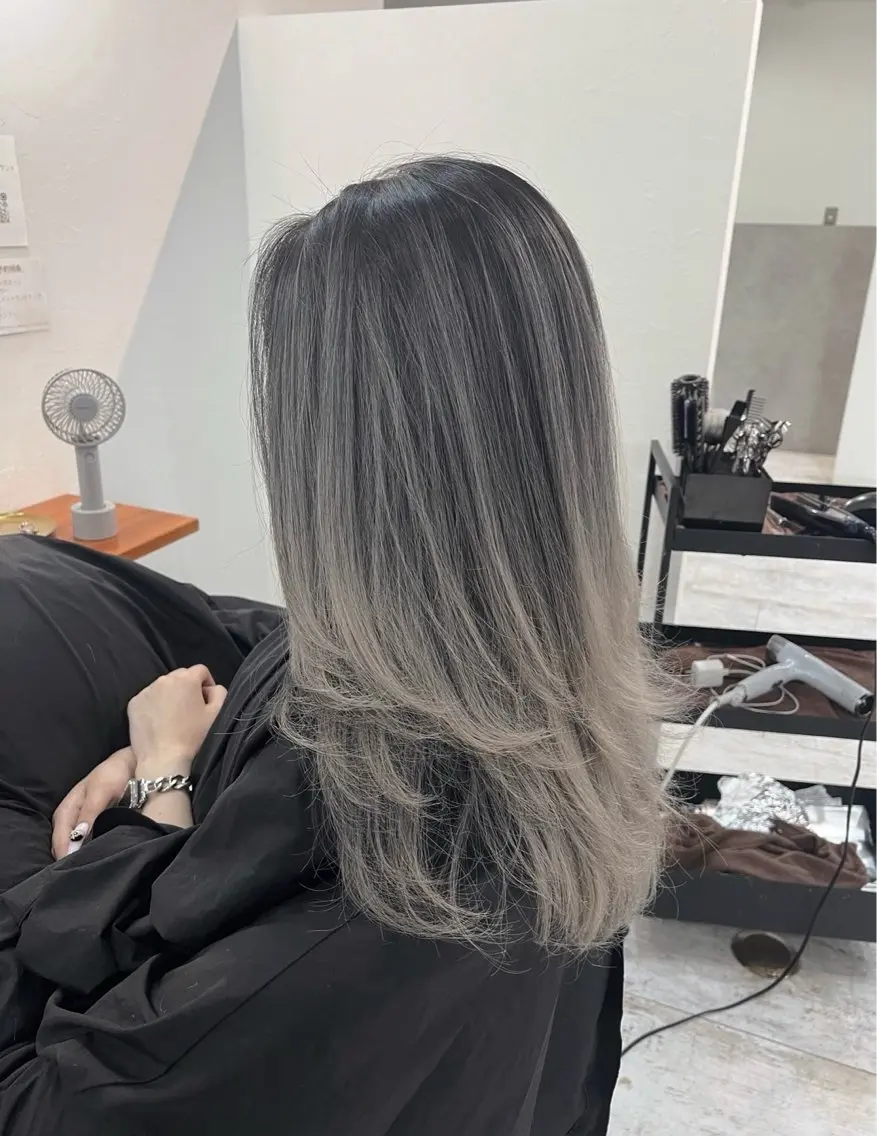 セミロング カラー バレイヤージュ グレージュ レイヤーカット 指名数No.1 /NAOYAのヘアスタイル