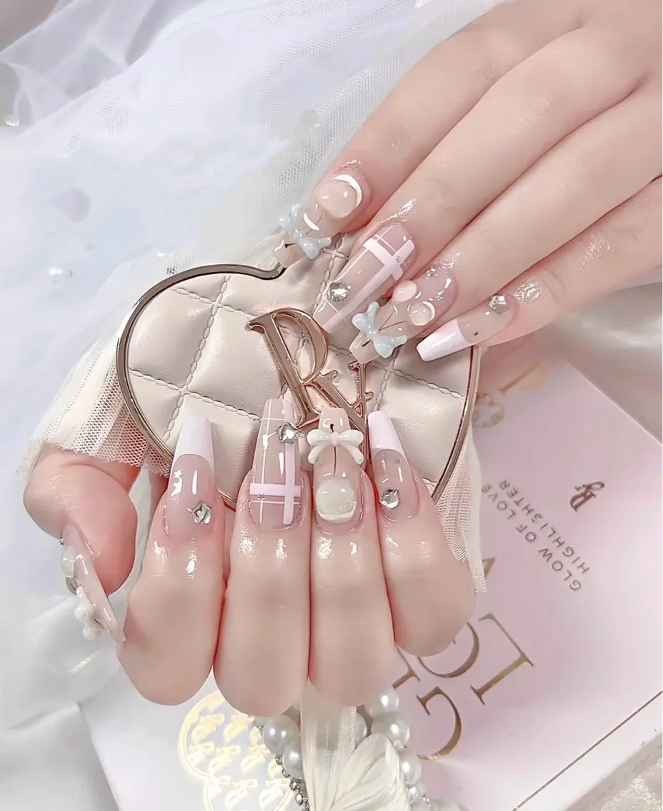 ロング 外国人風カラー 韓国風ヘア ハンドネイル E🌷nail 長さだし専門店のネイルデザイン