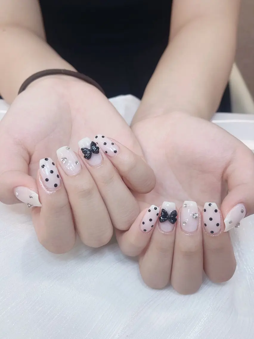 ネイル チークネイル フレンチネイル グラデーション キラキラネイル 韓国ネイル ハンドネイル DUO MI nail salonのネイルデザイン