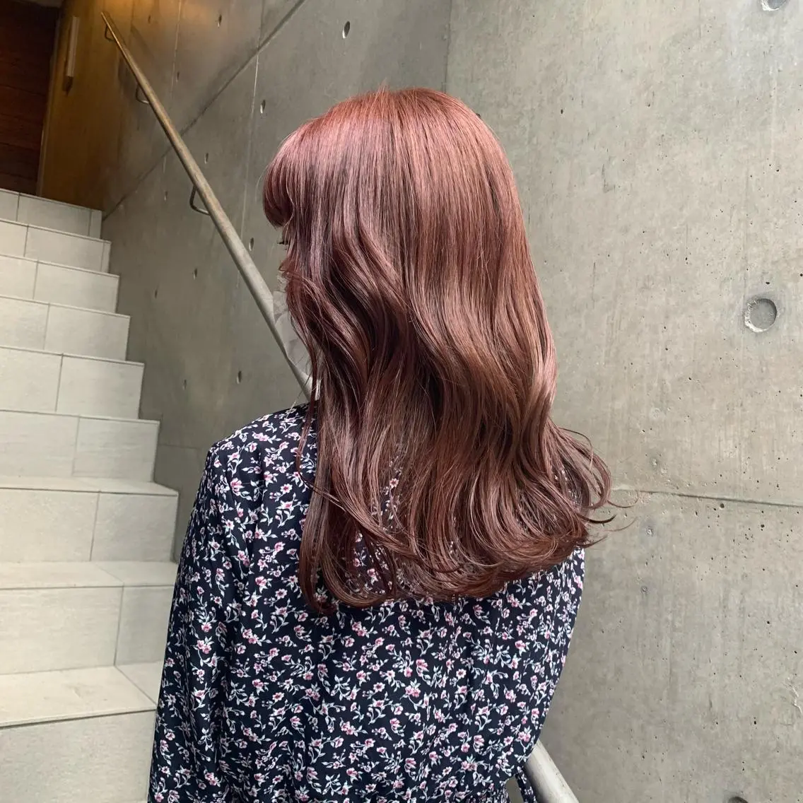 ミディアム カラー 七原 海夕のヘアスタイル