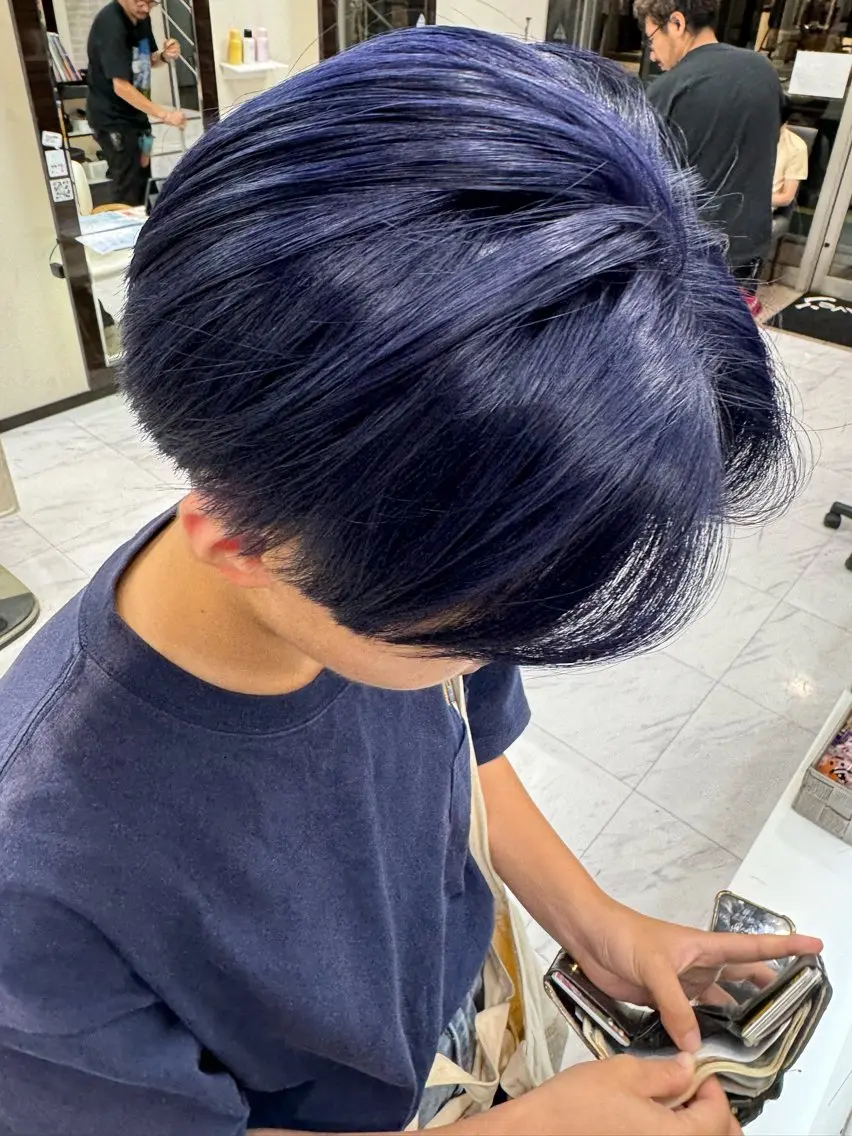 ショート カラー ヘアアレンジ メンズ メンズブリーチ センターパート メンズハイライト メンズハイトーン メンズインナーカラー カット ヘアカラー トリートメント 目黒 碧人のヘアスタイル