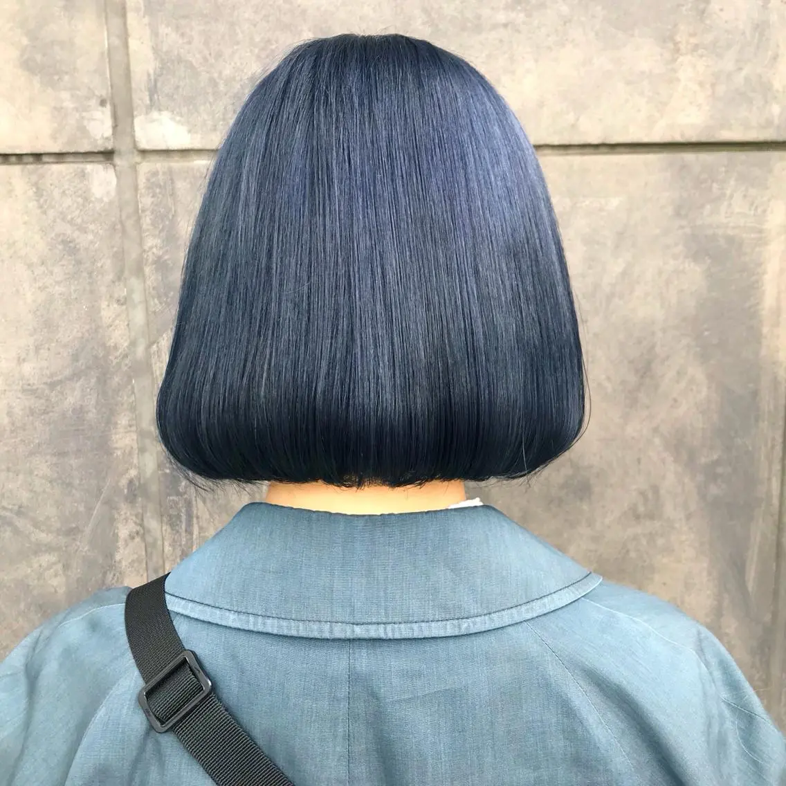 ショート カラー ブリーチ ブルーカラー ネイビーカラー タンバルモリ ムルギョル巻き K-POP好き美容師 🇰🇷Kai.Yのヘアスタイル