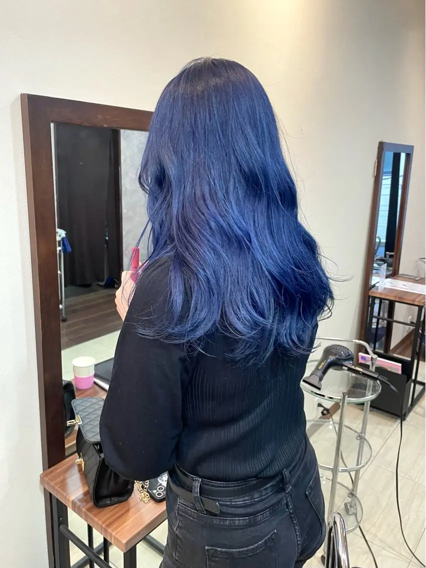 セミロング カラー ヘアアレンジ ブリーチ ブルーカラー ハイトーンカラー 💙韓国レイヤー 寒色カラー💙のヘアスタイル