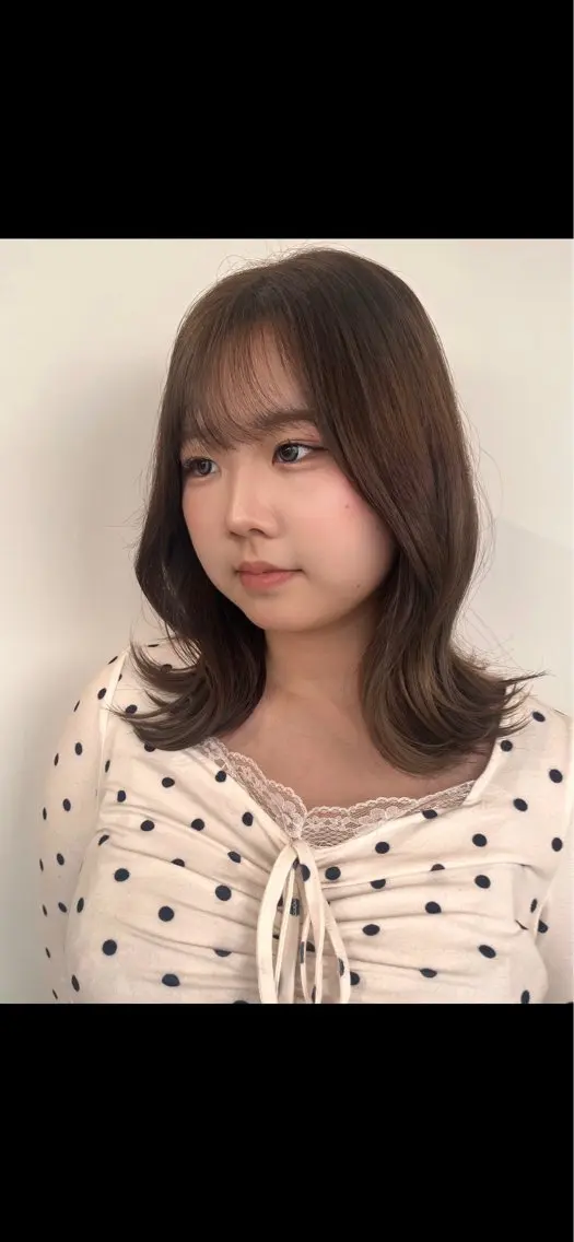 セミロング カラー ベージュカラー ブリーチ 透明感カラー ブリーチなしカラー くびれヘア ヘアカラー トリートメント 縮毛/パーマ/カラー LUVISM佐藤里咲のヘアスタイル
