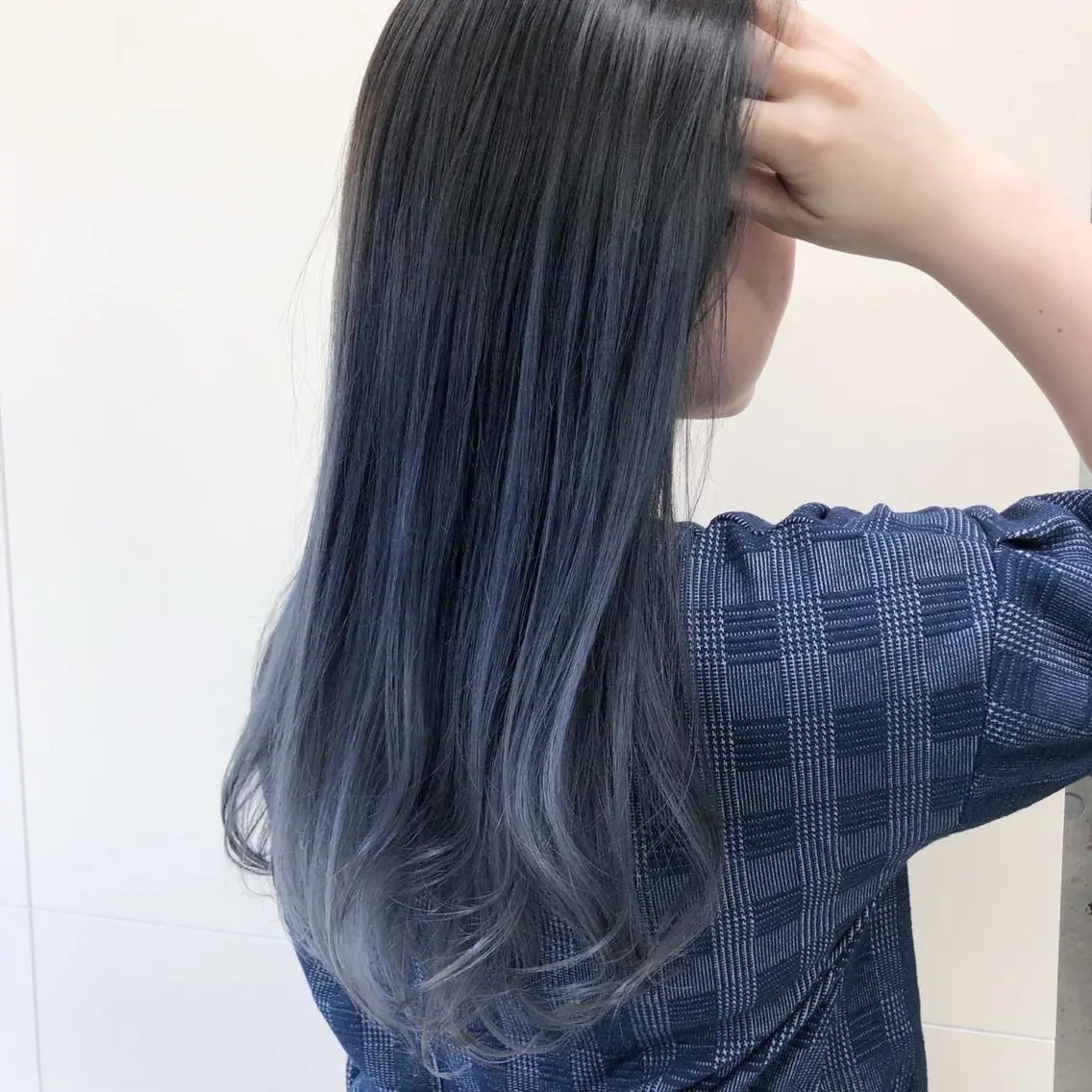 ロング カラー ヘアアレンジ ブルーカラー ブルージュ 【公式】amble luxe池袋東口🩷のヘアスタイル