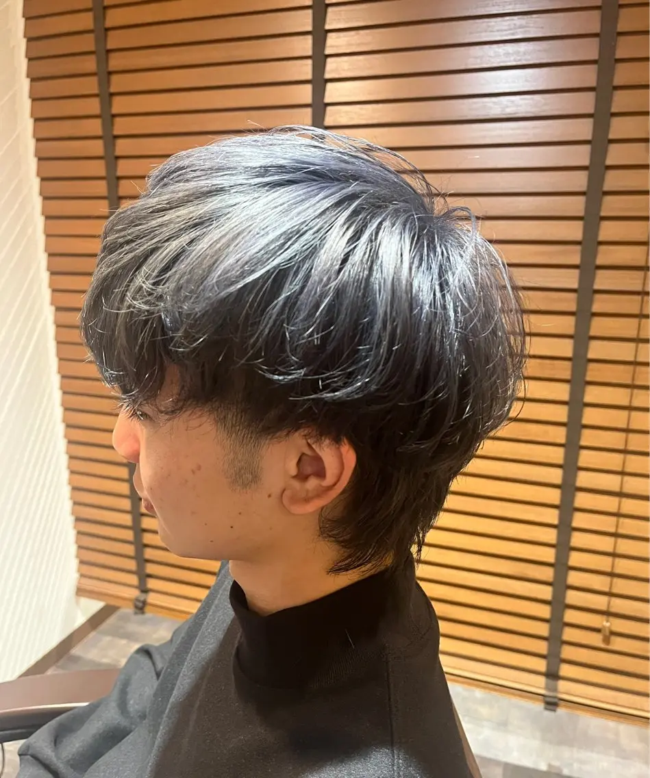 カラー メンズ マッシュウルフ マッシュ メンズウルフカット ブルーカラー ウルフカット 横井 香歩のヘアスタイル