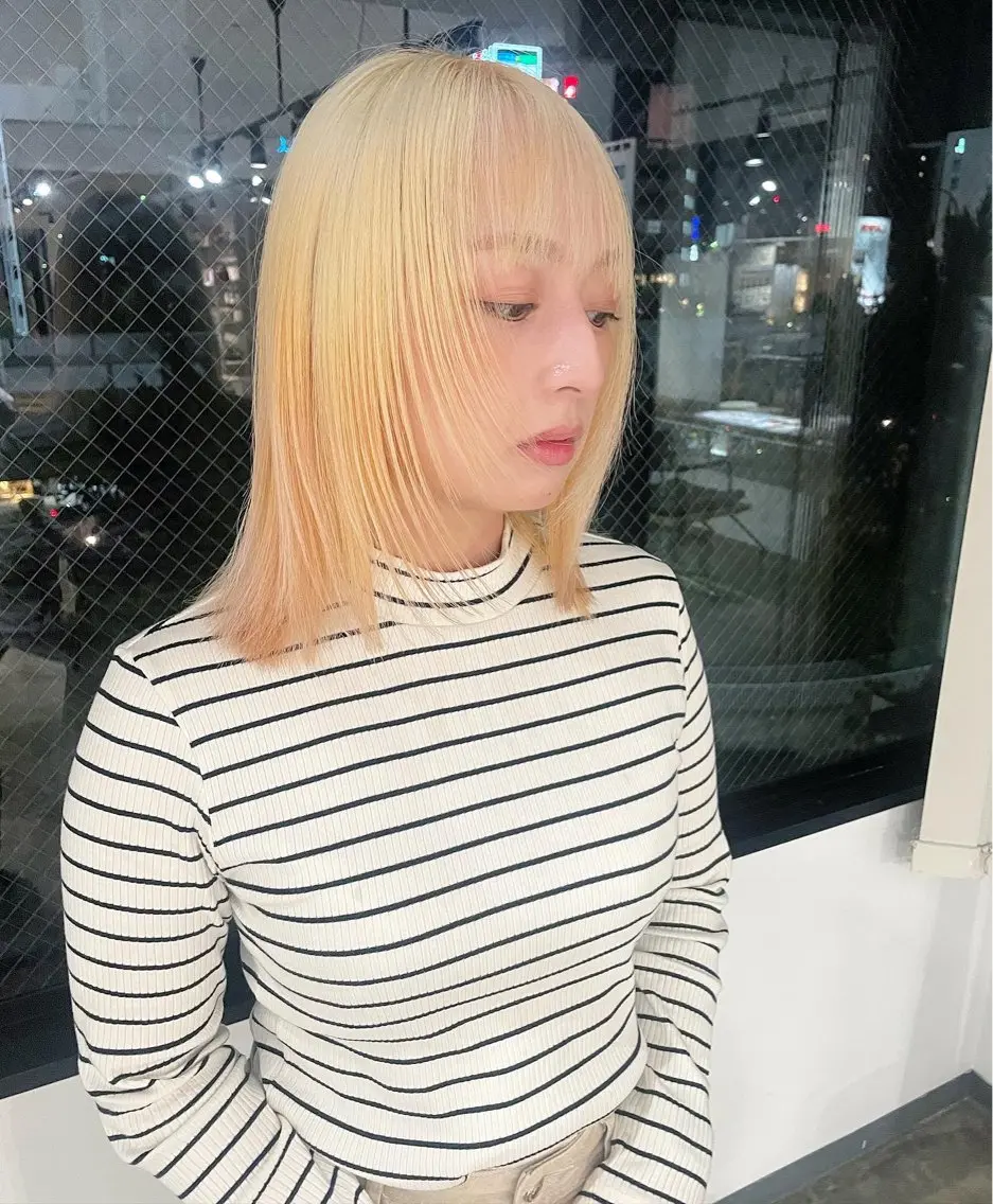 ミディアム カラー ブリーチ 抜きっぱなしブロンド ブロンド ヘアカラー トリートメント ハイトーン/レイヤー /ケアブリーチ石川治のヘアスタイル