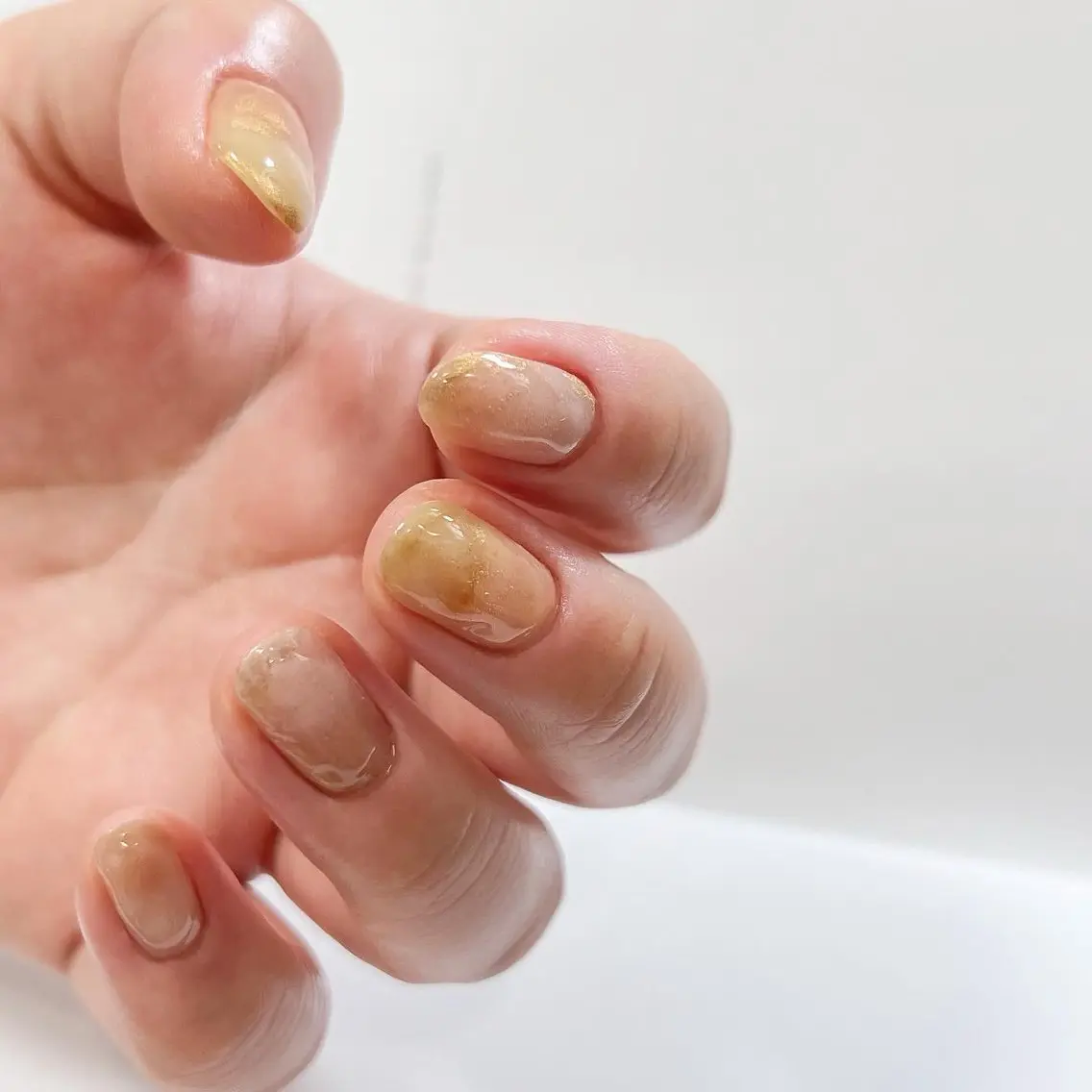 ネイル ゴールド ニュアンスネイル オレンジ ピスタチオネイル 春ネイル ハンドネイル pointillé .ayaのネイルデザイン
