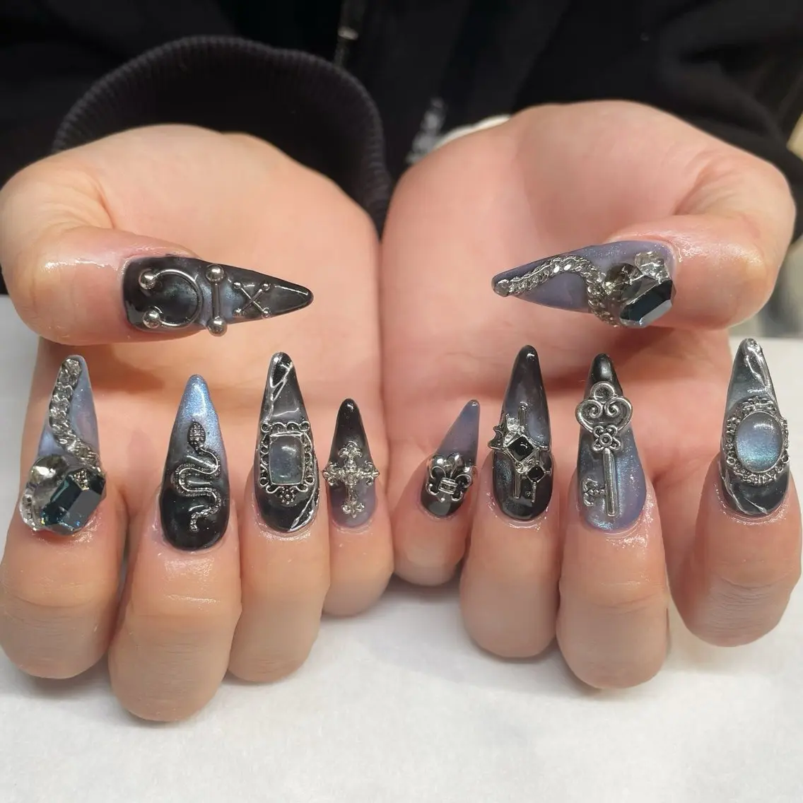 ネイル ハンドネイル 💎🐰 saki. m 🐰💎のネイルデザイン