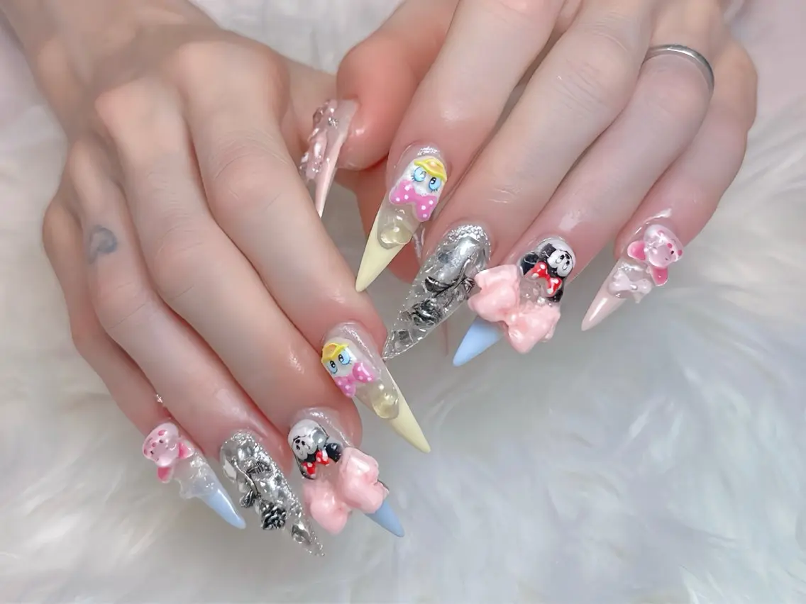 ネイル オーロラネイル ブルー フラッシュネイル フラワーネイル フットネイル ハンドネイル Rin Nail 新大久保店のネイルデザイン