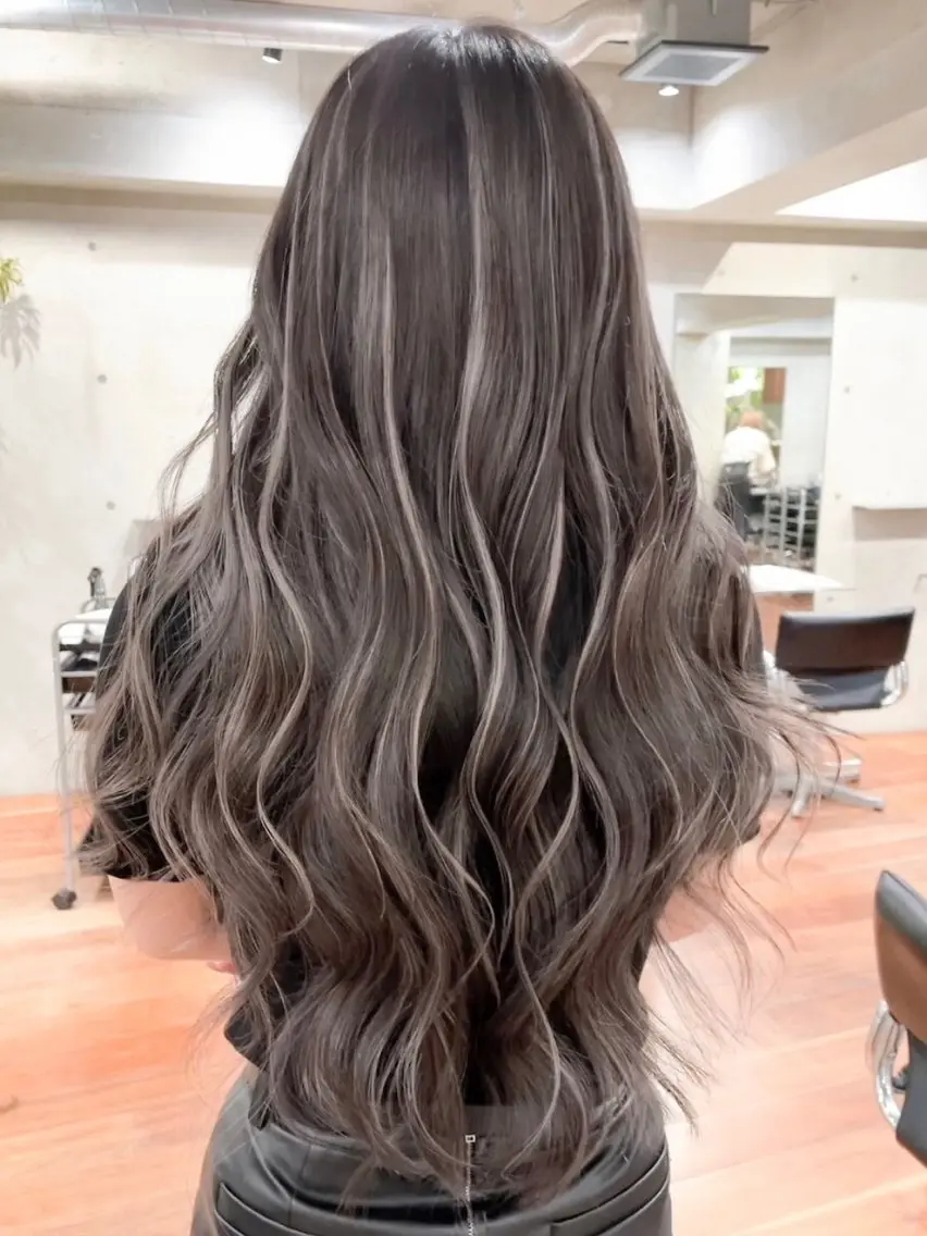 ロング カラー シールエクステ バレイヤージュ ベージュカラー ブリーチ ケアブリーチ カット ヘアカラー 大阪梅田/レイヤー/ ハイライト/yuuのヘアスタイル