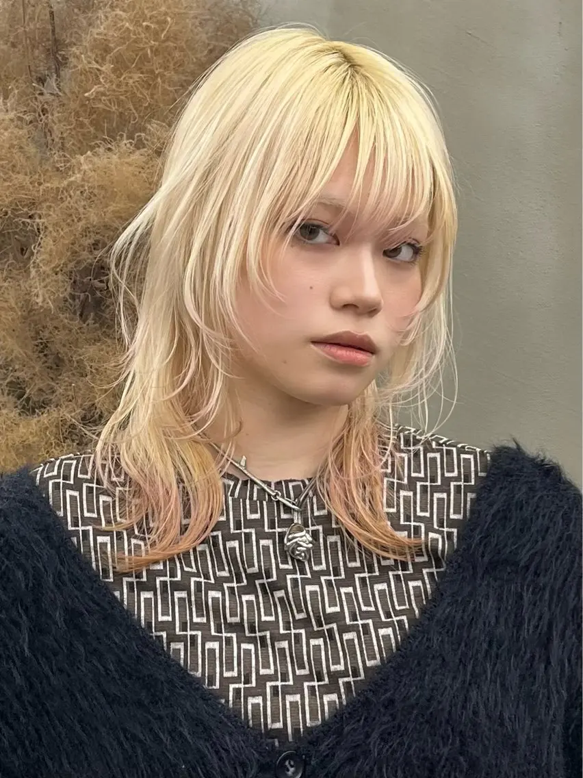 セミロング カラー ブロンド 顔まわりレイヤー 顔周りカット 韓国風ヘア レイヤーカット イツク ⚡️ ルーツ/ハイトーンのヘアスタイル