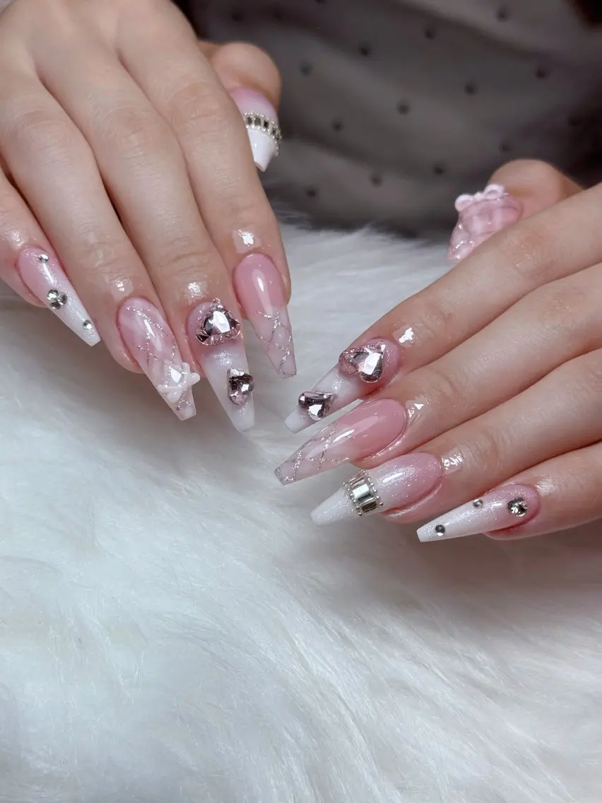 ネイル アートネイル ジェルネイル ニュアンスネイル シンプルネイル ネイルチップ ハンドネイル Lisa Nail Salonのネイルデザイン