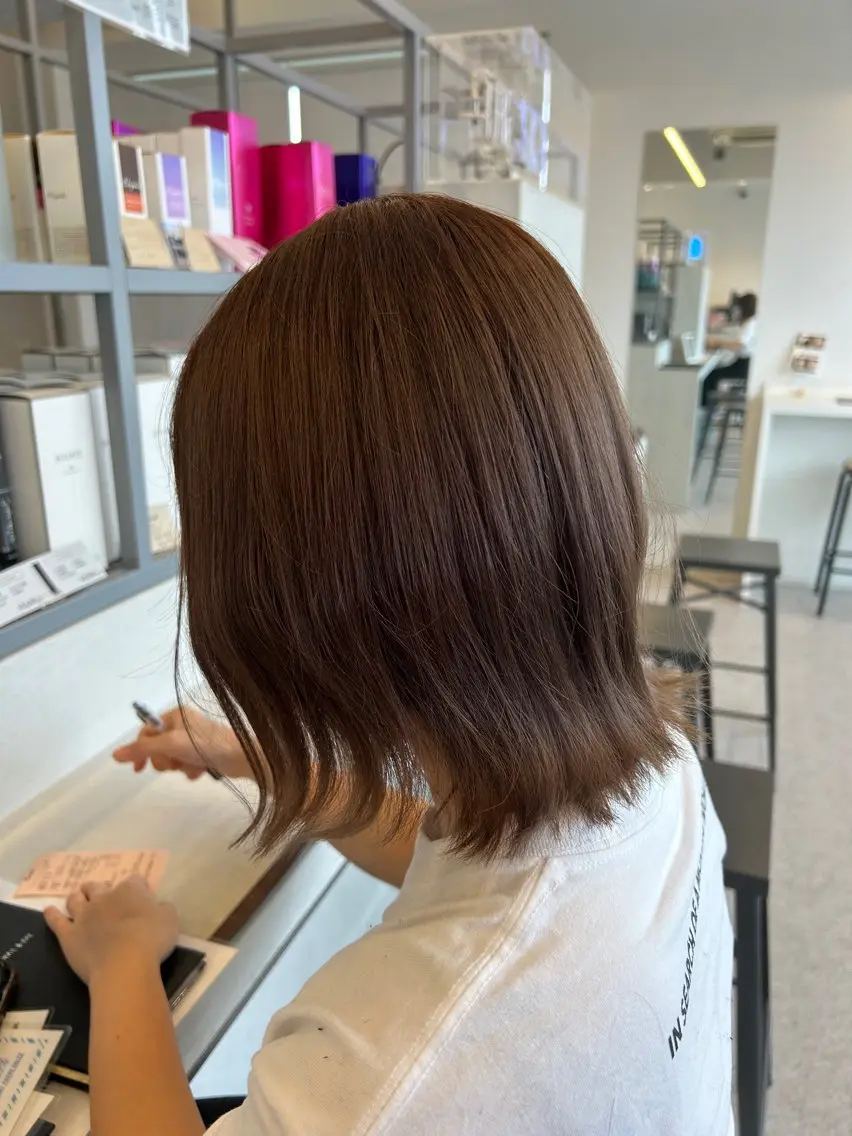 ショート カラー ベージュカラー ブリーチ ブリーチなしカラー ボブ 外ハネヘア 中 海斗のヘアスタイル