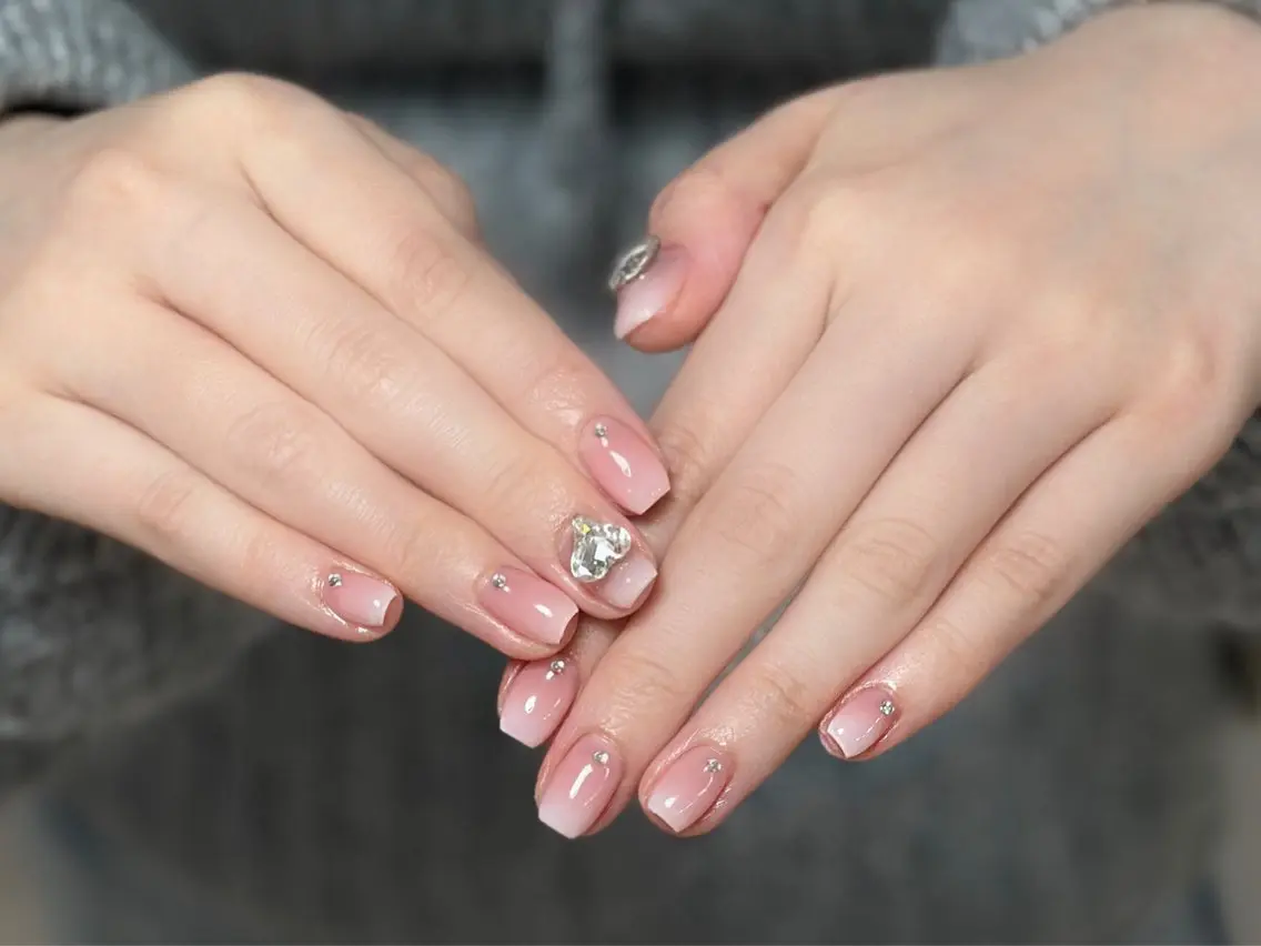 ネイル アートネイル オーロラネイル チークネイル フレンチネイル ガラスフレンチ 🎀YooLi Nail salonのネイルデザイン
