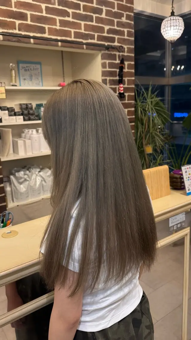 ロング カラー ブリーチ 透明感カラー 顔周りカット カット ヘアカラー 亀有✂️正路 彩夏のヘアスタイル