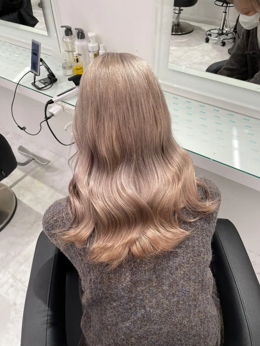 ロング カラー ヘアアレンジ ヘアカラー トリートメント ヘッドスパ ヘアセット ウルフカット×ハイ トーン職人🤍ゆうひのヘアスタイル