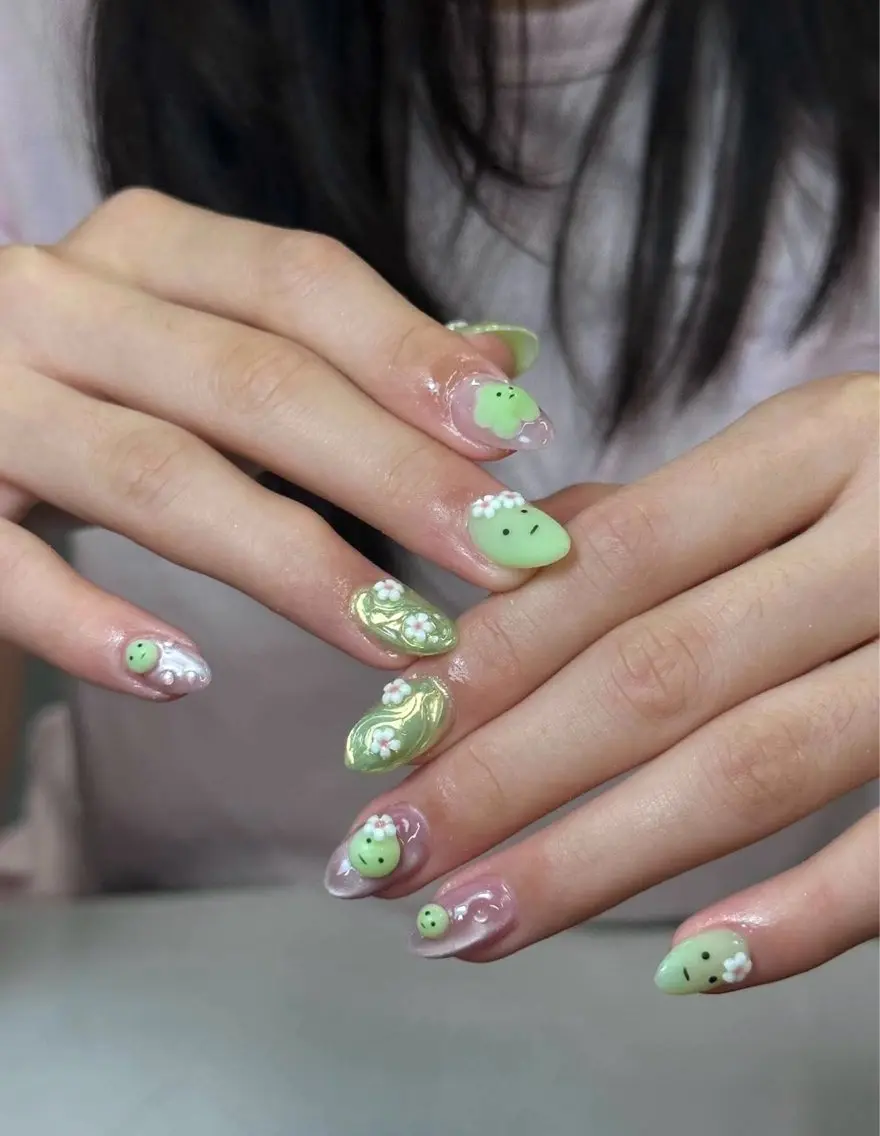 ネイル ジェルネイル グリーン 韓国ネイル ぷっくりネイル Iconic Nailのネイルデザイン