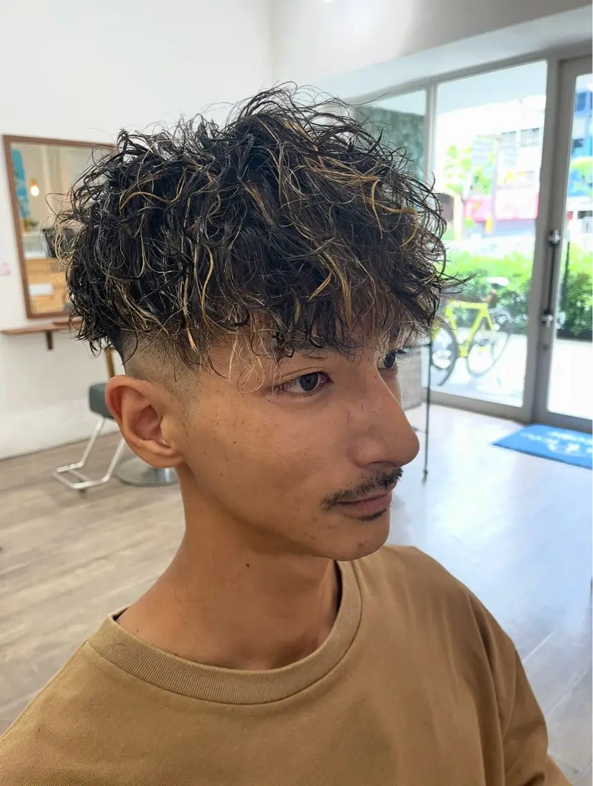 カラー メンズ メンズブリーチ メンズハイライト マッシュ ブリーチ ハイライトカラー 中村 のんのヘアスタイル