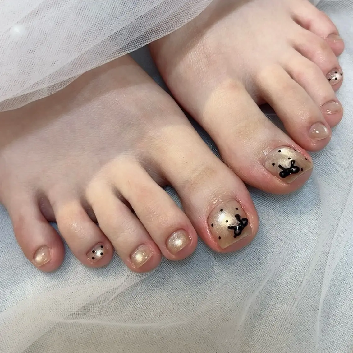 ネイル アートネイル ドット フットネイル フットネイル hana_lala _ange🍓💫のネイルデザイン
