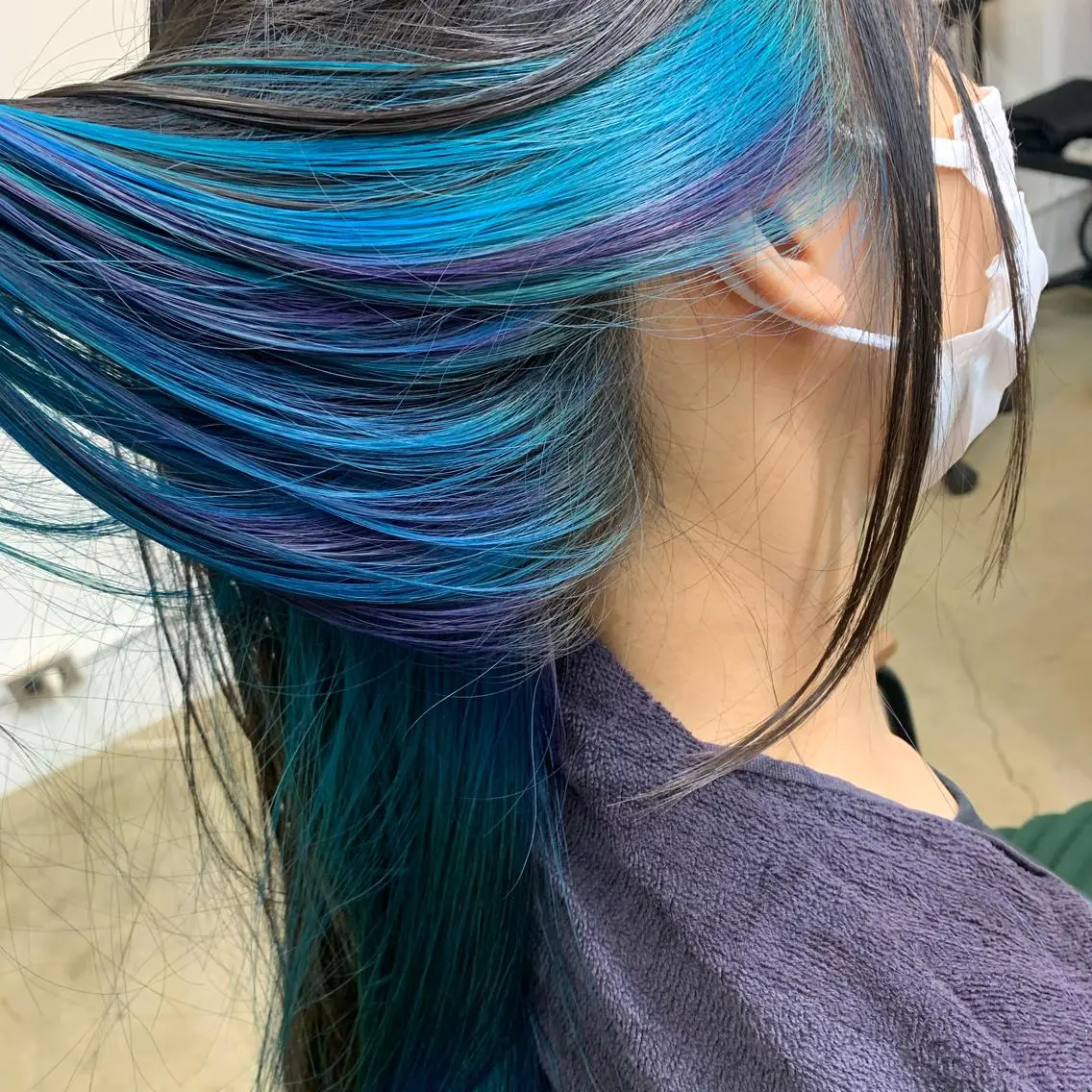 ミディアム カラー イヤリングカラー トップ スタイリストのヘアスタイル