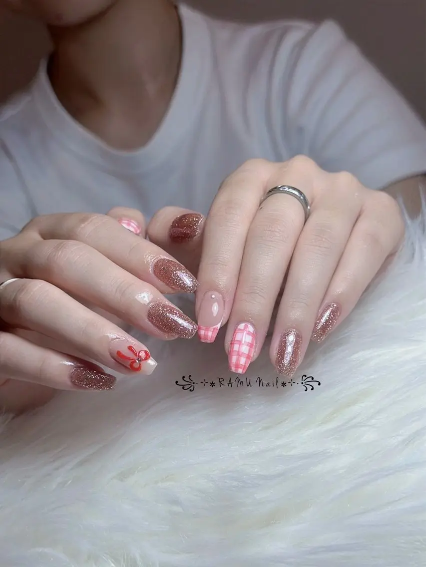 ネイル キラキラネイル マグネットネイル ミラーネイル ピンク ワンホンネイル ハンドネイル RAMU Nail 恵比寿店のネイルデザイン