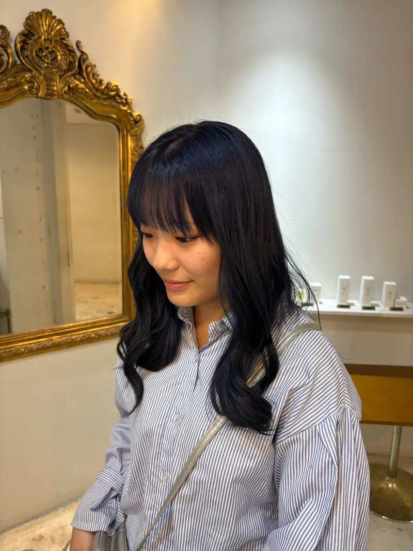 セミロング 🩶ハイトーン🖤 URARAのヘアスタイル