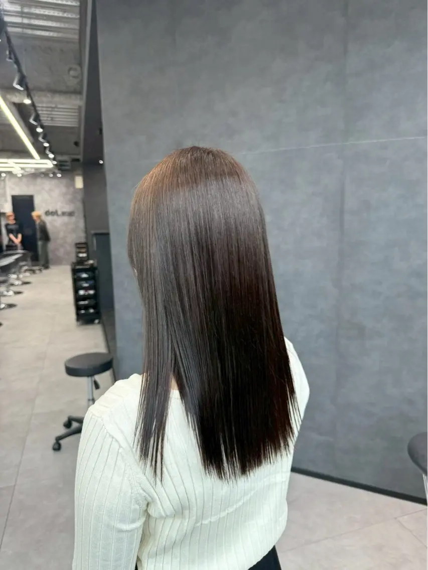 セミロング カラー ベージュカラー ブリーチ 透明感カラー オリーブベージュ 原田 蓮華のヘアスタイル