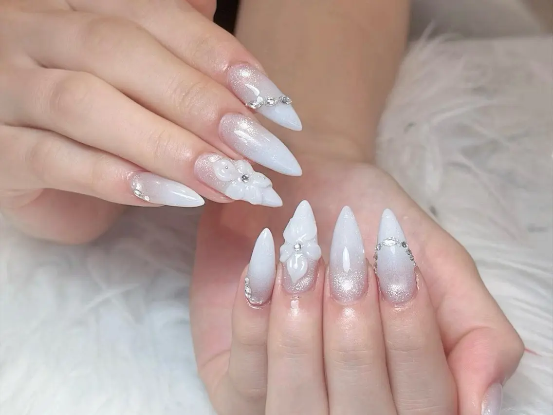 ネイル チークネイル ドット フレンチネイル グラデーション ハート ハンドネイル ハンドケア Eli Muse 新宿ネイルのネイルデザイン