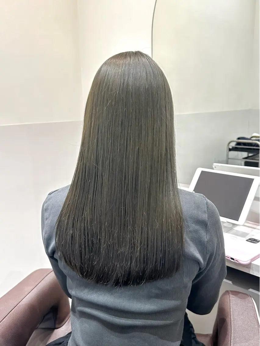 セミロング カラー ブリーチ グレージュ ブリーチなしカラー オリーブグレージュ オリーブグレー カット ヘアカラー トリートメント 矢野 晃平のヘアスタイル