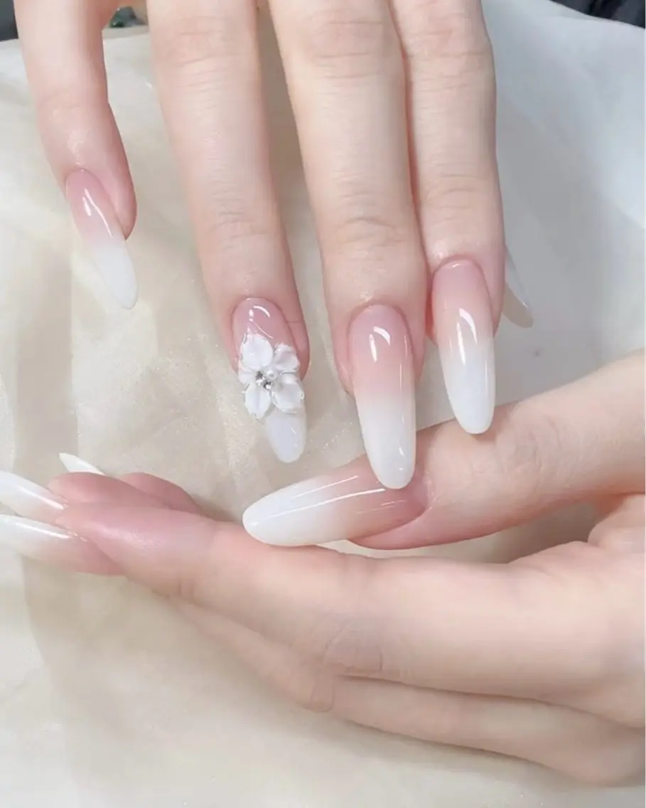 ネイル チークネイル ドット フレンチネイル キラキラネイル 韓国ネイル ハンドネイル Speraネイル 大宮店🎀のネイルデザイン