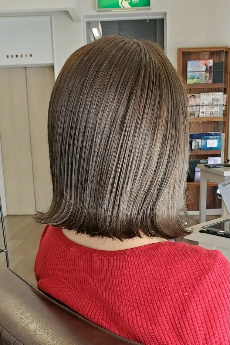 ミディアム カラー 森 彩夏のヘアスタイル