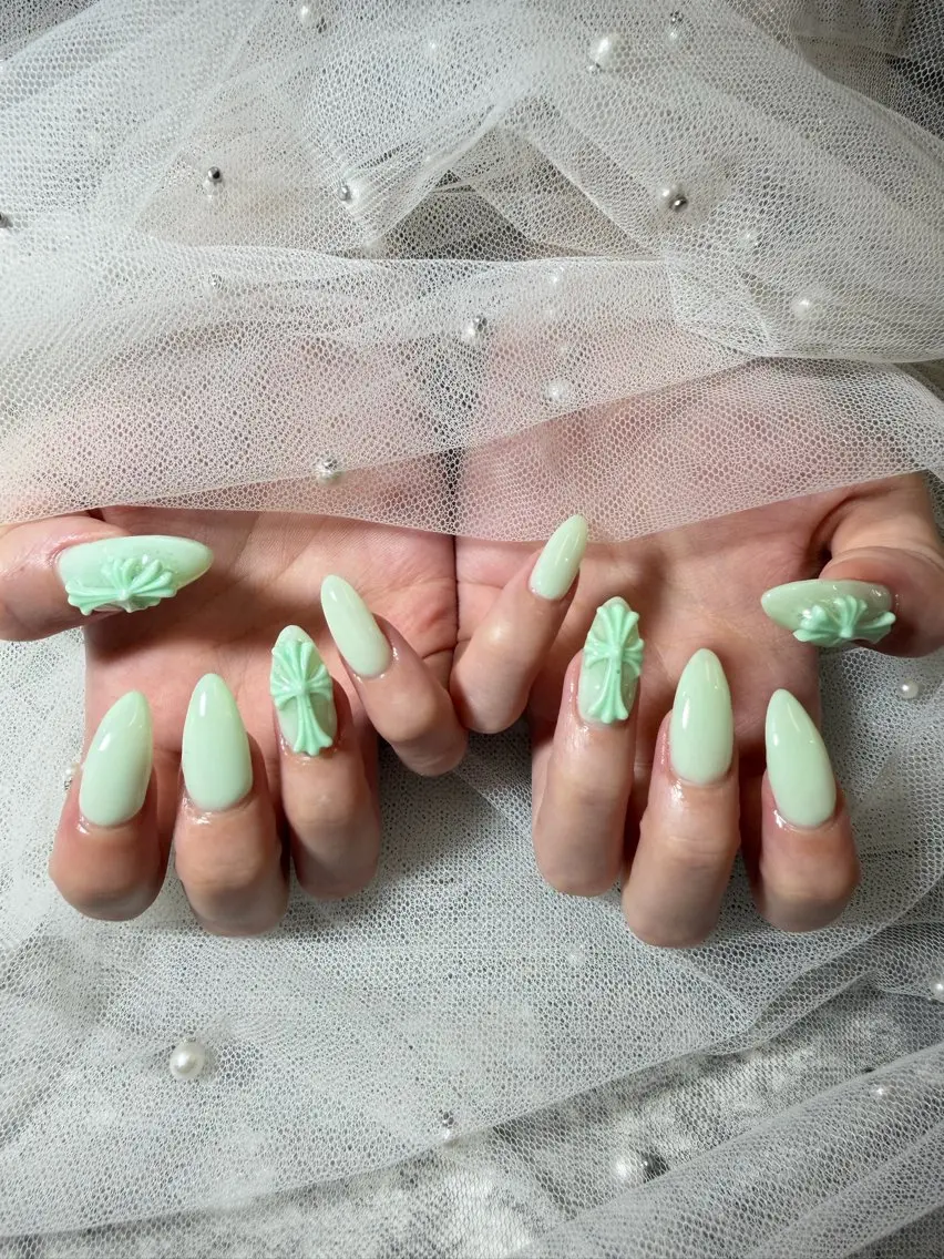 ネイル グリーン LOCUS NAIL RINのネイルデザイン