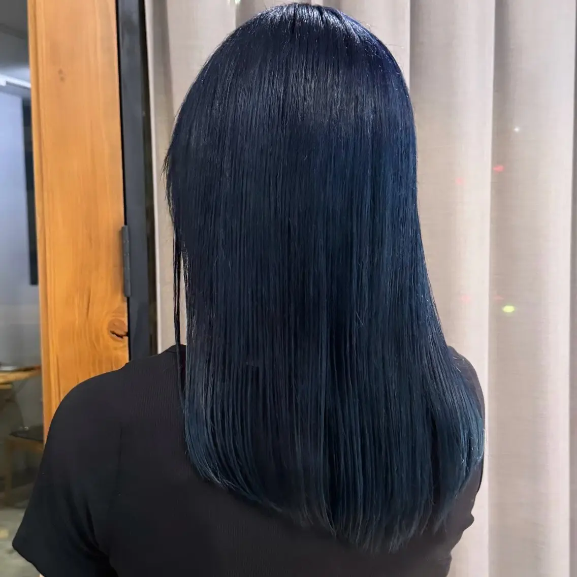 ミディアム カラー ブリーチ ブルーカラー ヘアカラー 吉田 葉音のヘアスタイル