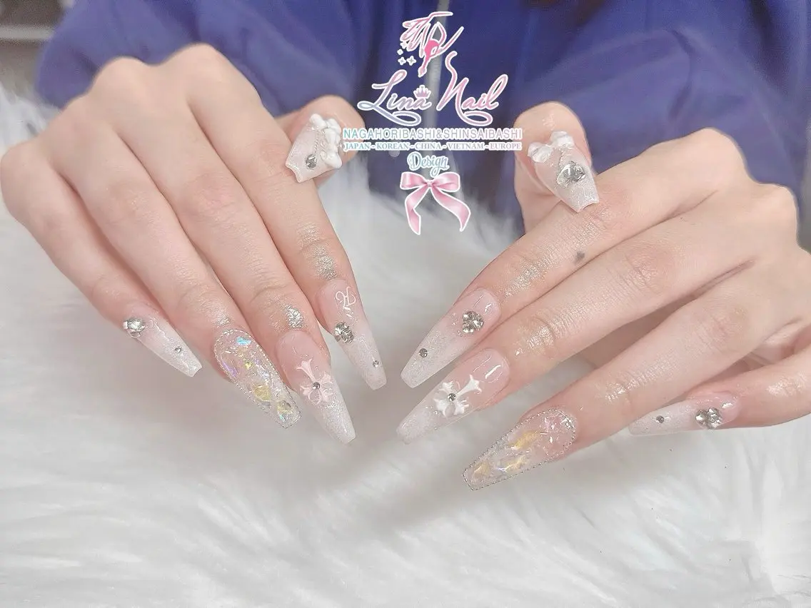 セミロング 韓国風ヘア クリスマス ハンドネイル Linanail Nambaのマツエク・マツパデザイン