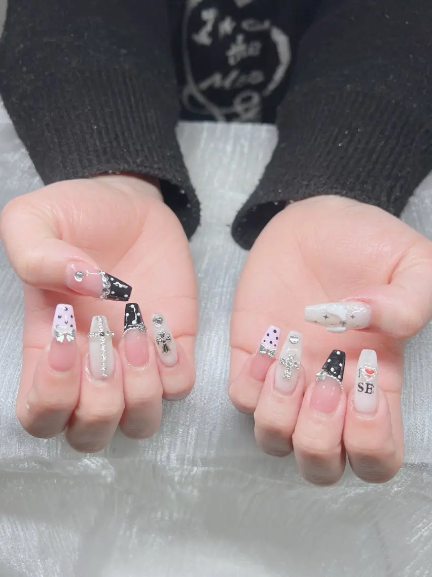 ネイル 長さ出し グラデーション 卒業式 キラキラネイル マグネットネイル Lee Nails チップ長さだし専門店のネイルデザイン