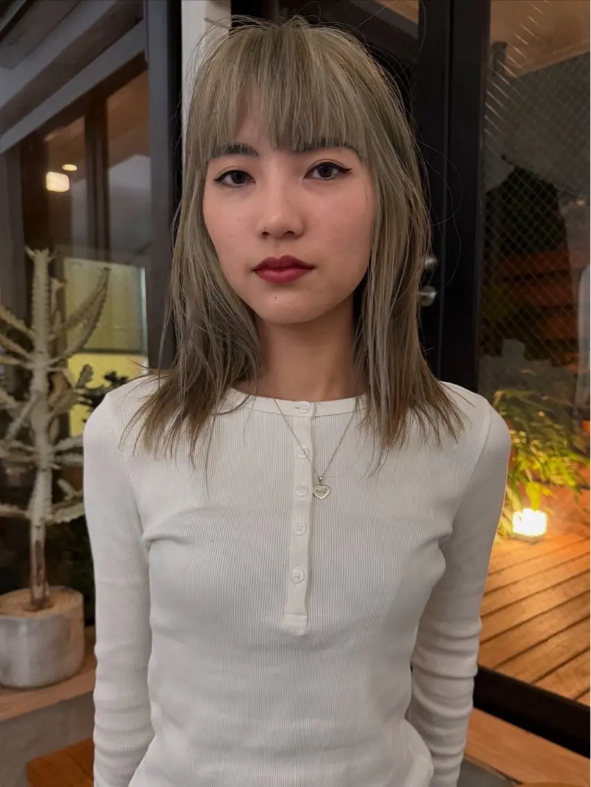 ミディアム ヘアカラー イシイ モエカのヘアスタイル