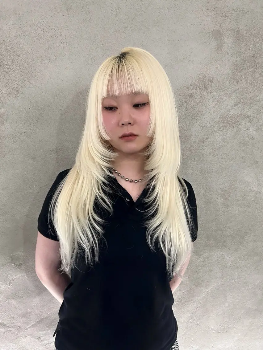 ロング ロング カット Akari🧬レイヤ ー/ハイトーン/天神のヘアスタイル