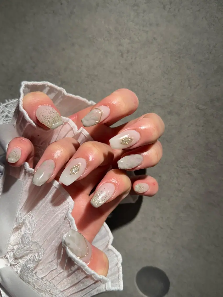 ネイル I-nailロング /ワンホン/キラキラのネイルデザイン
